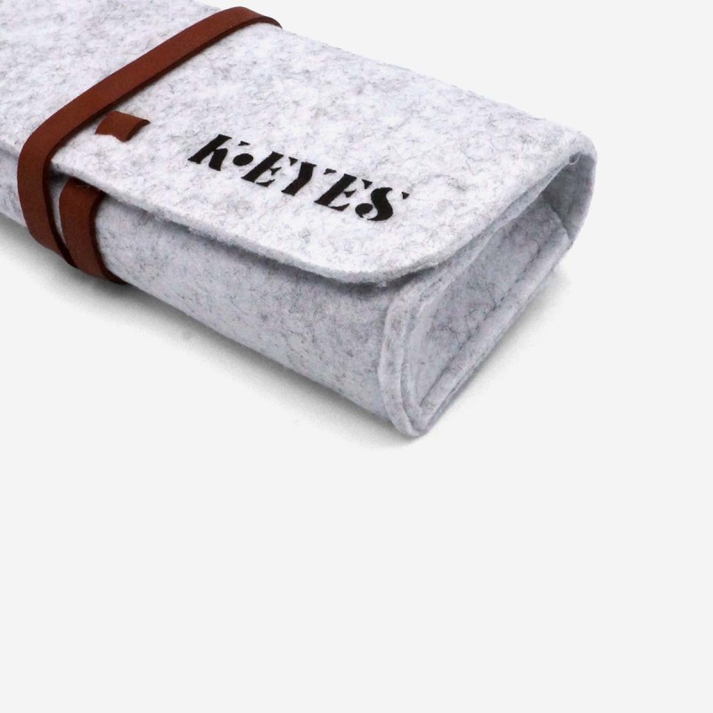 Eyewear case in grey felt with a mottled grey finish
