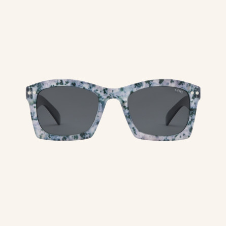 Wide polarized sunglasses with rectangular edges
